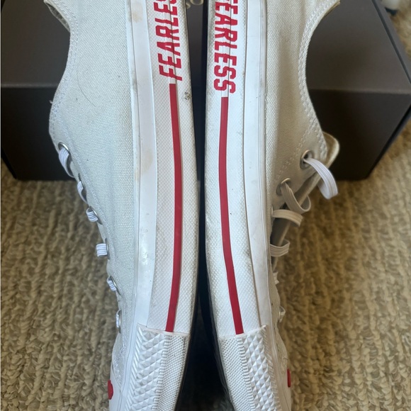 Converse size 8 women’s - Picture 3 of 6